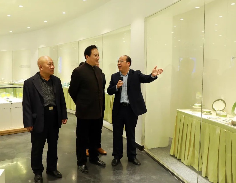 153914_502 唐国强等中国艺术名家在贵阳高陶瓷业参访